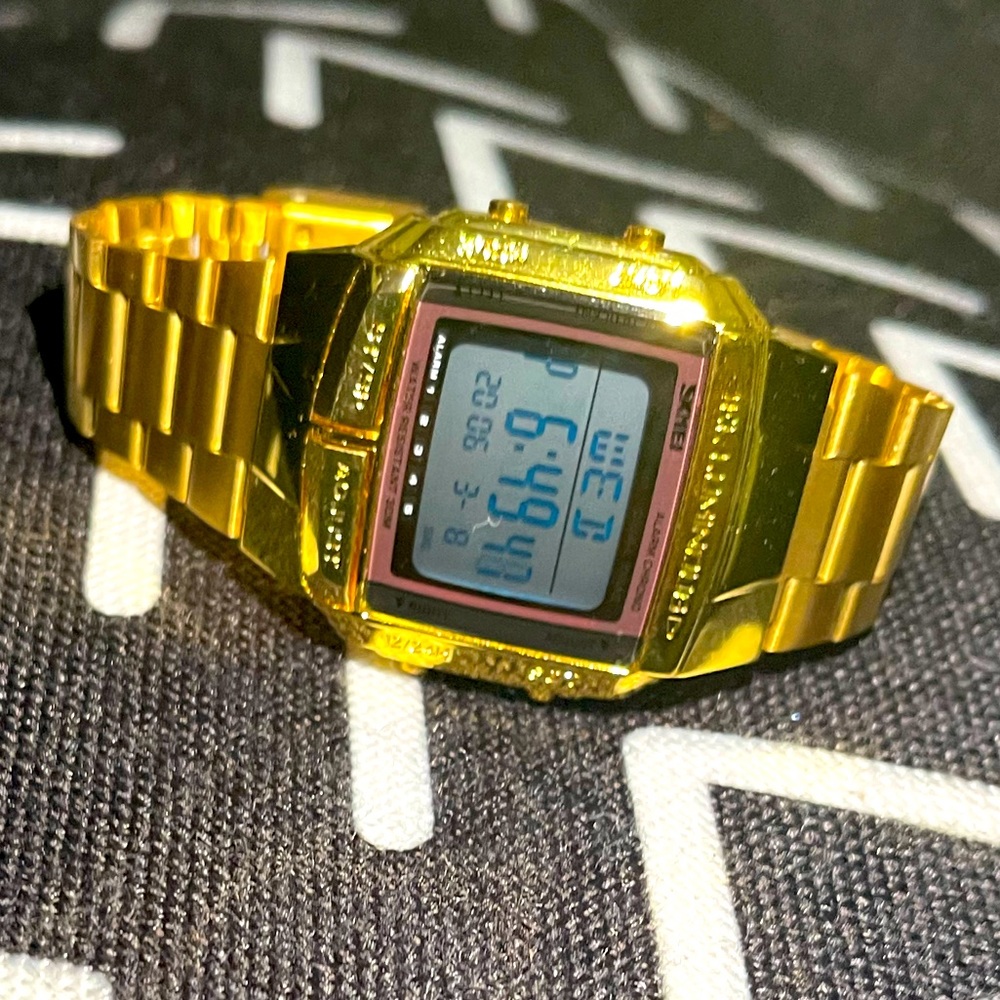GENTLY WARN GOLD DIGITAL WATCH